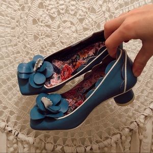 IRREGULAR CHOICE Rare Blue Floral Barrel Heels